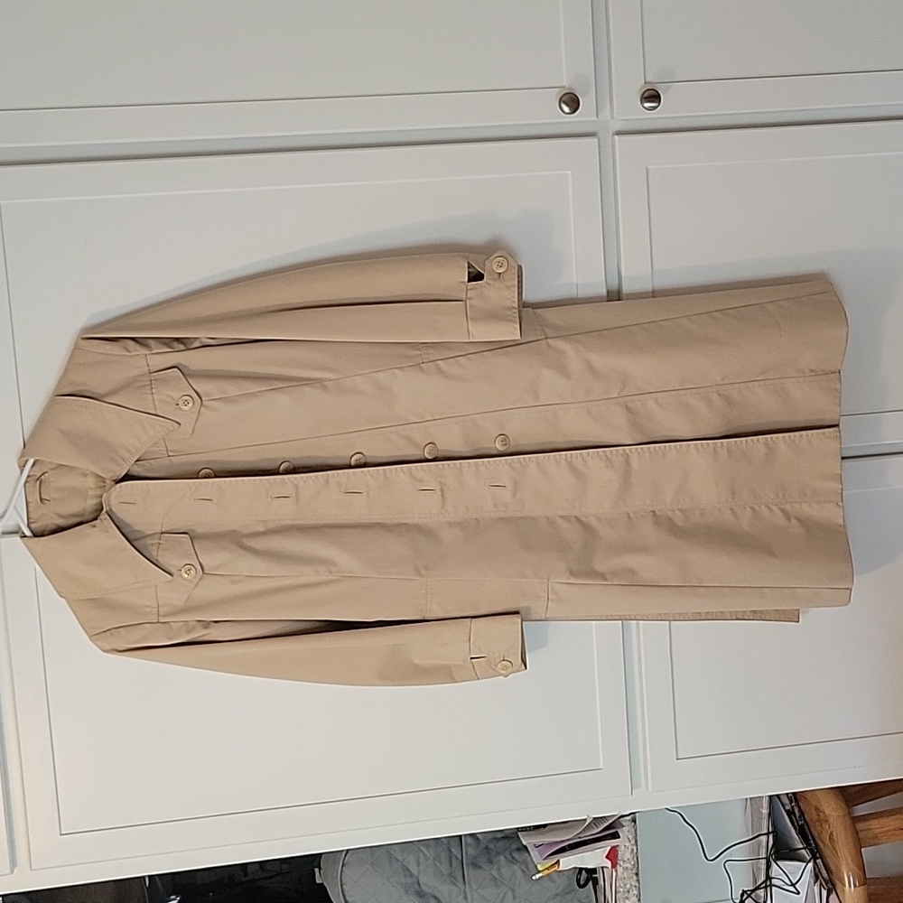 Weather Charmer Trench coat, sz 6. Beige, Great condition.